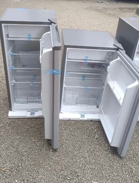 Delron  Table Top Refrigerator 90 Liters capacity