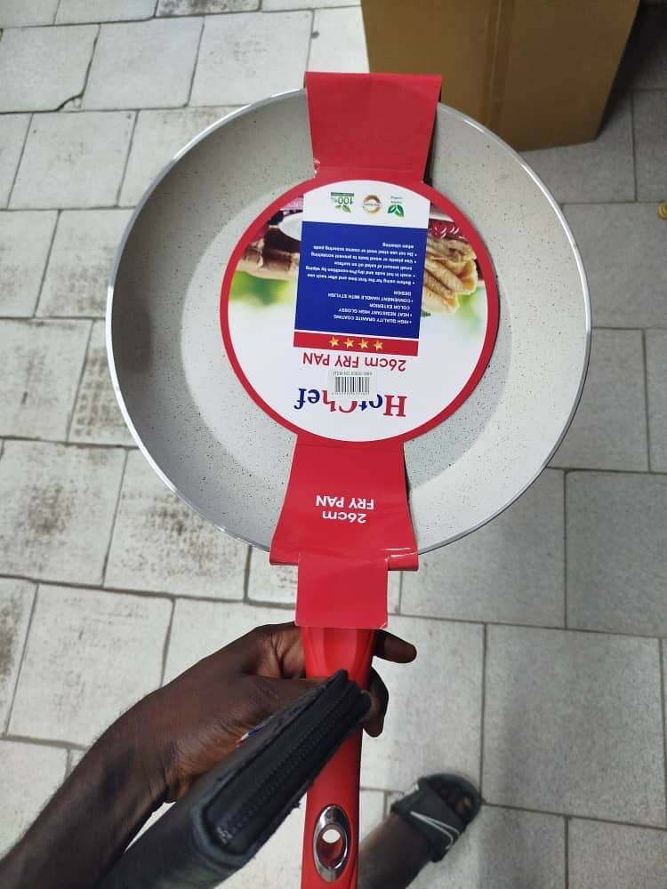 Poêle a frire adhésive