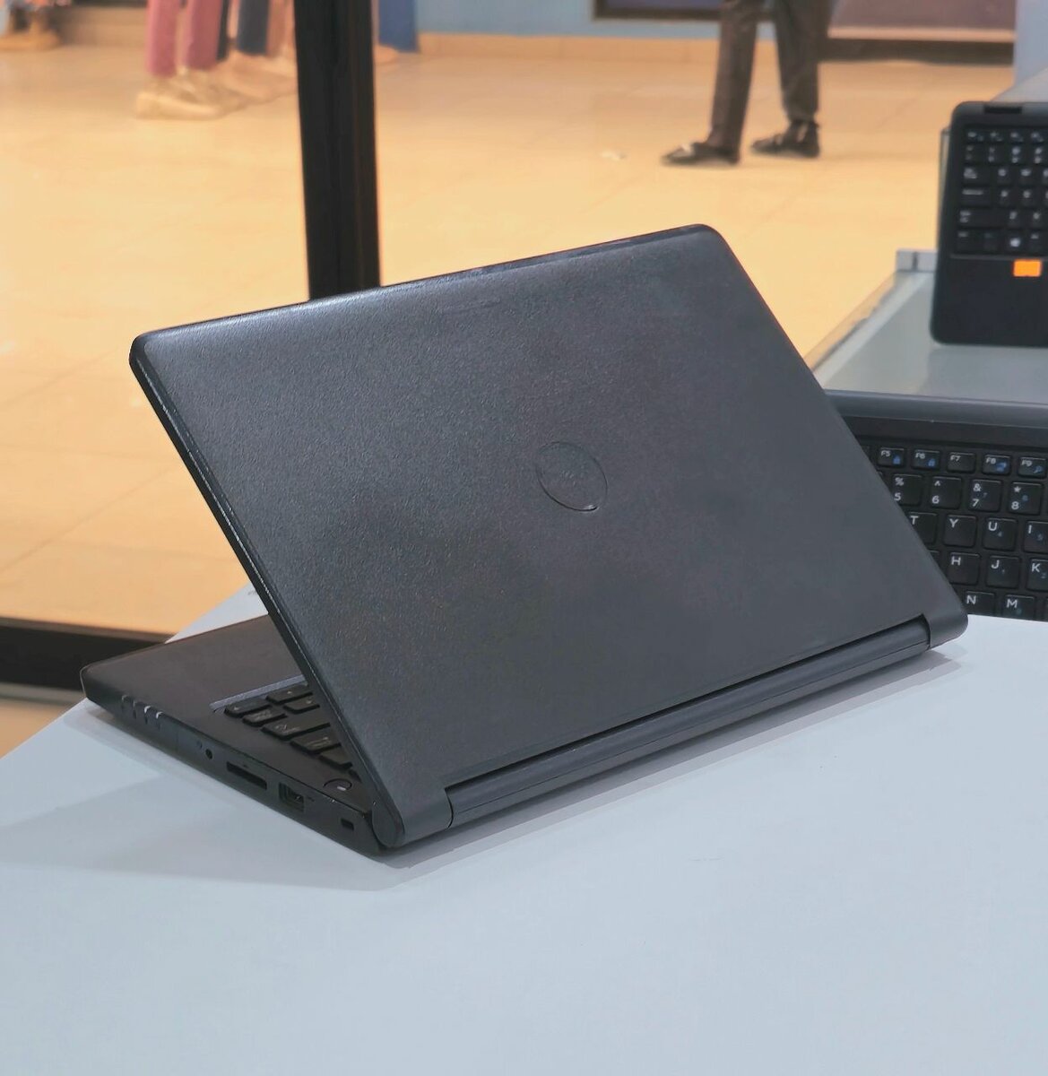 DELL LATITUDE 3160