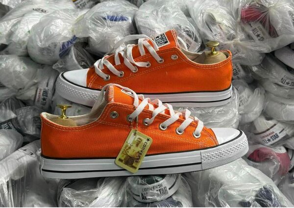 Converse orange