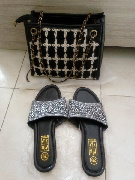 Sandales élégantes noires sac