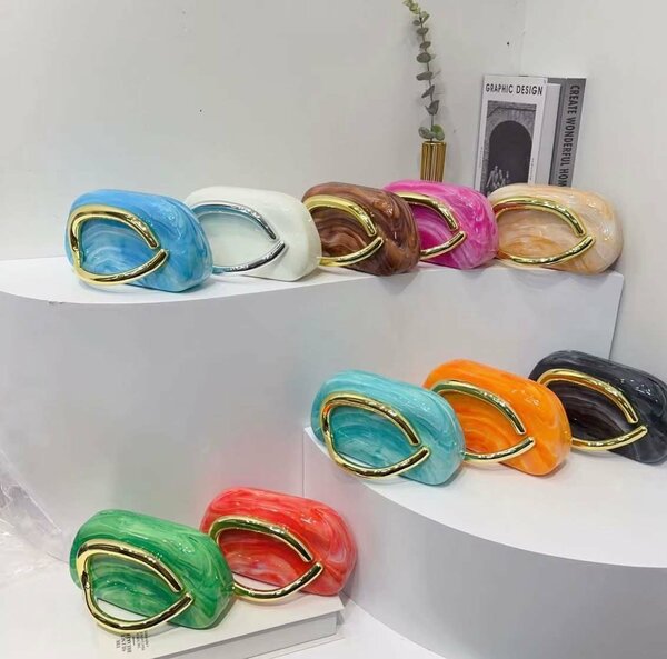 Sac à main chic avec chaîne