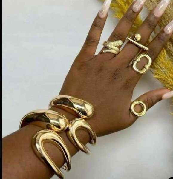 Set de bijoux dorés élégants