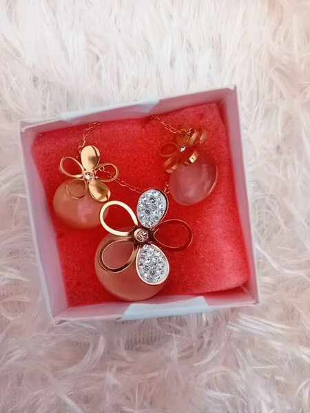 Set de bijoux élégants fleurs