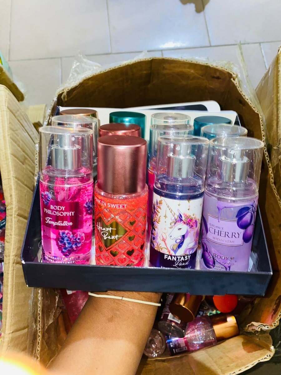 Brumes parfumées et pailletées