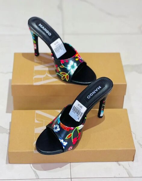 Sandales à talons brodées Mango