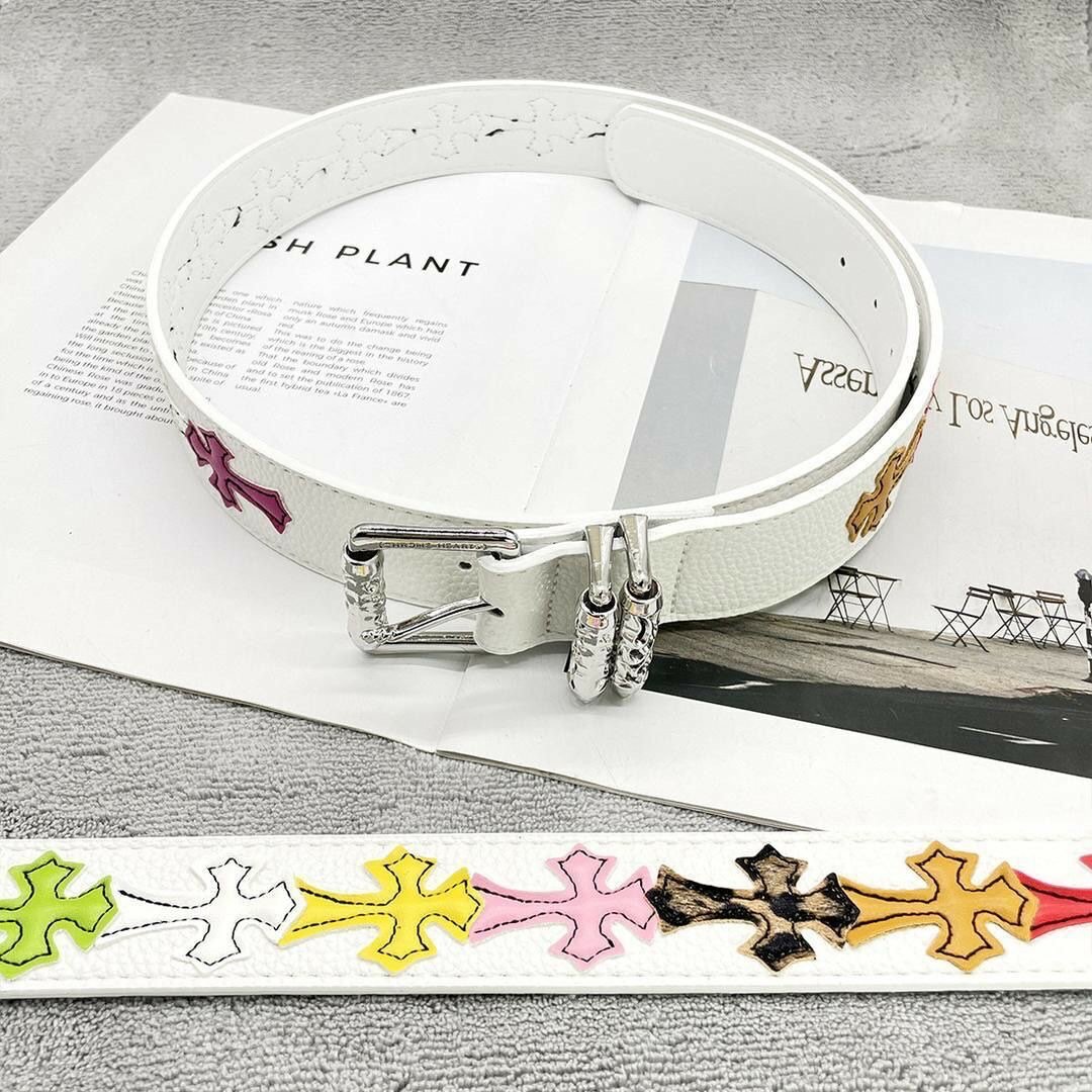 Ceinture en cuir avec croix colorées