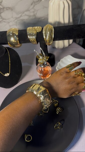 Bracelet large doré élégant