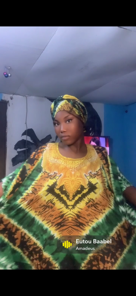 Robe avec grand foulard