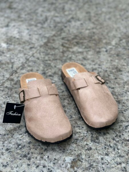 Sabots en daim pour homme