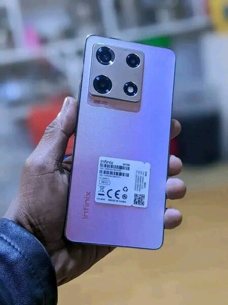 Smartphone Infinix moderne