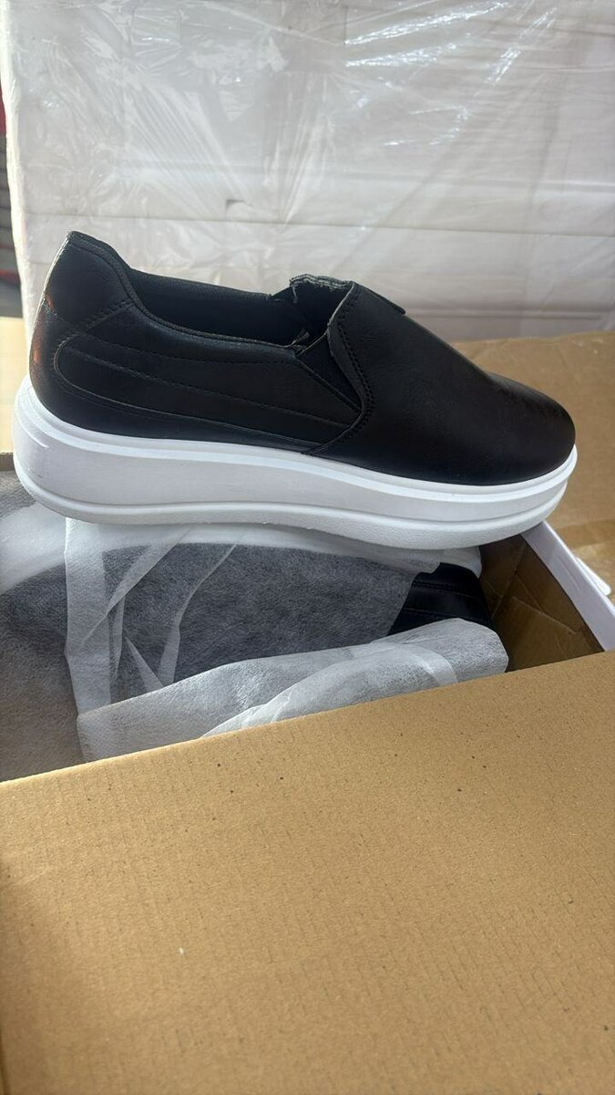 Paires plates-formes noires