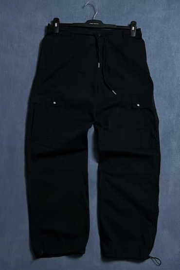 Black cargo pants size: waist M / length 42