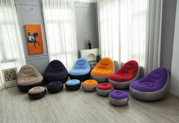 Fauteuils gonflables colorés
