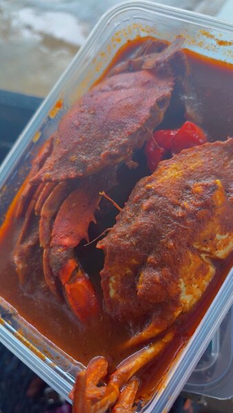 Crabe épicé en sauce