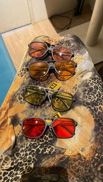 Lunettes de soleil colorées