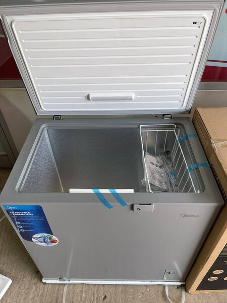 Great Chilling Midea 200L Table Top Chest Freezer