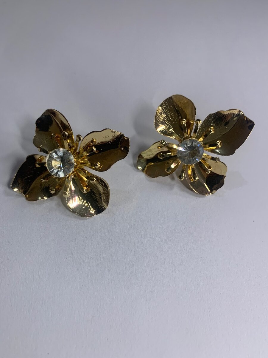 Boucles d'oreilles dorées élégantes