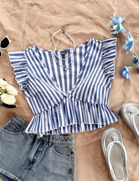 Blouse Rayée à Volants Élégante