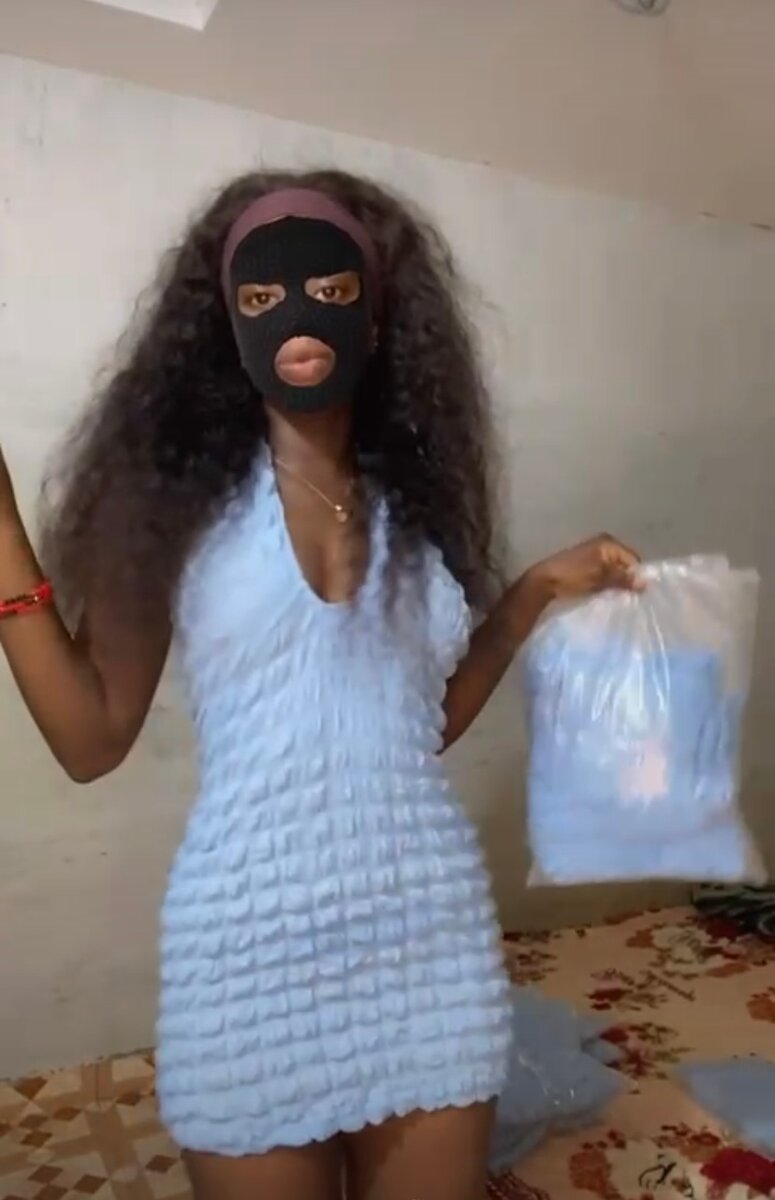 Robe bleue texturée élégante