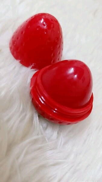 Baume à lèvres fraise rouge