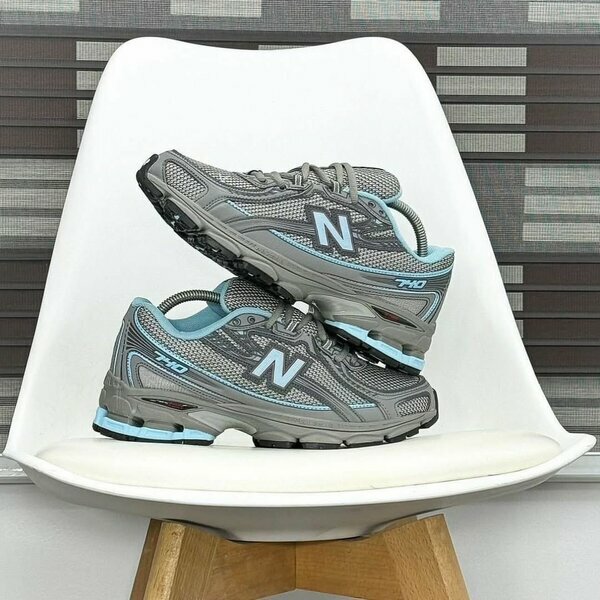 Baskets New Balance 740 grises femme