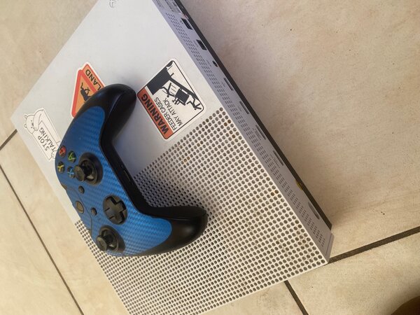 Xbox one S  and one controller