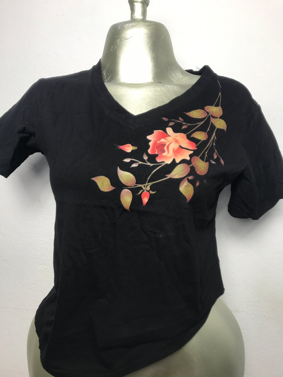 T-shirt florale élégante femme