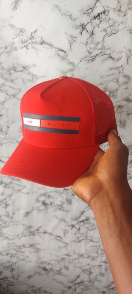 Casquette rouge tendance