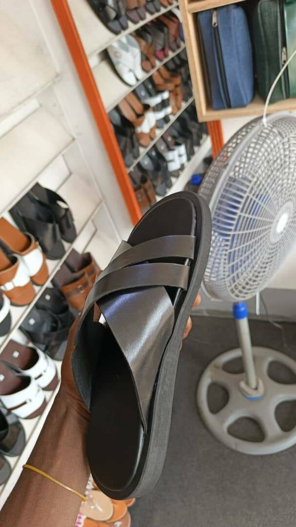 Mules en cuir noir pour homme