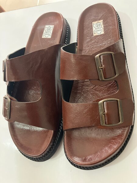Sandales en cuir marron