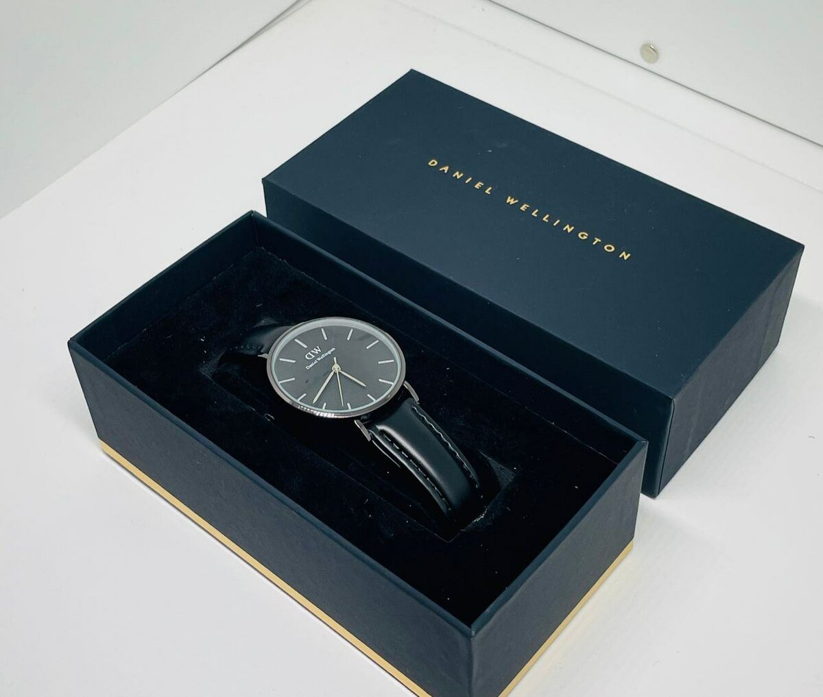 MONTRE LUXE HOMME DW