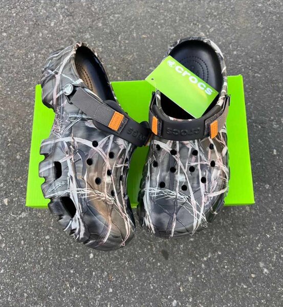 Crocs  .
