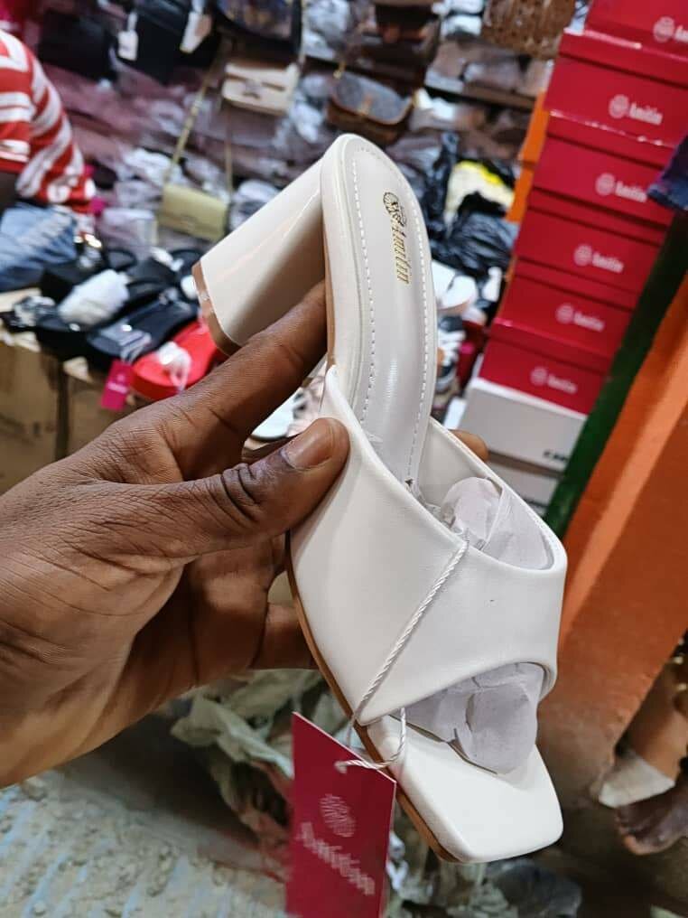 Sandales à talons carrés