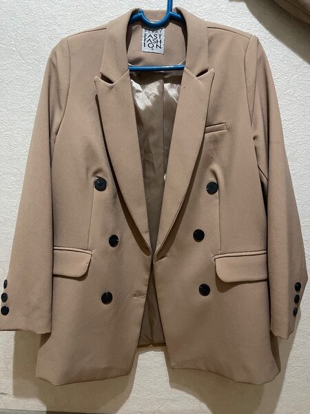 Бежевый пиджак в размере М