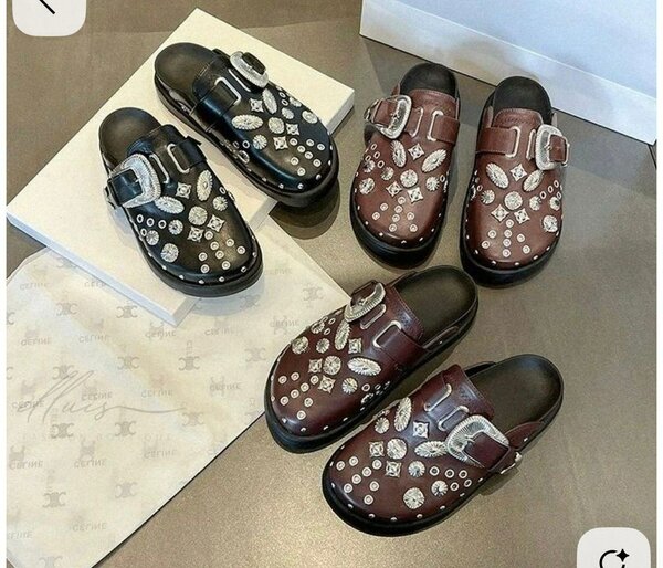 Sabots en cuir cloutés