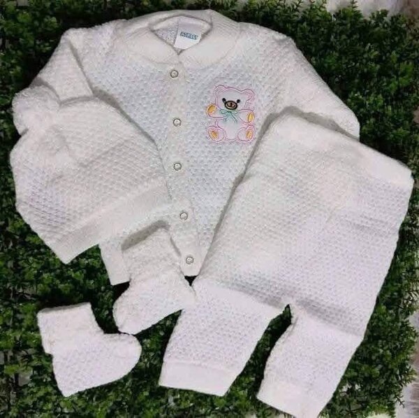 Ensemble bébé tricoté doux