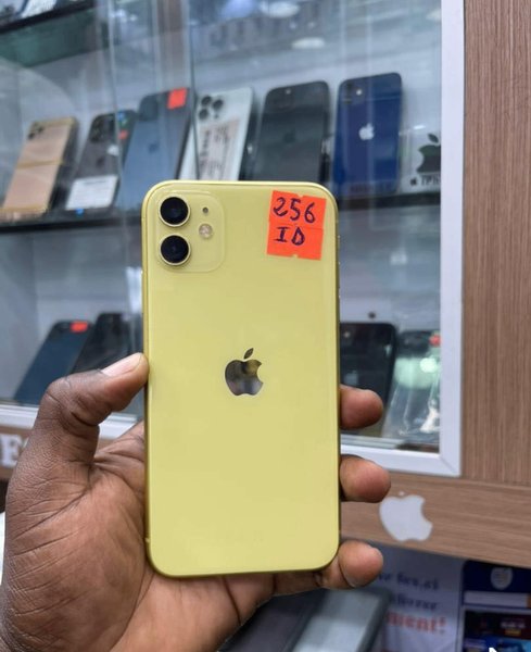iPhone 11 256 Go Jaune