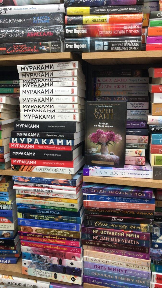 Книги в большом ассортименте для детей и взрослых.