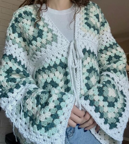 Cardigan en crochet coloré