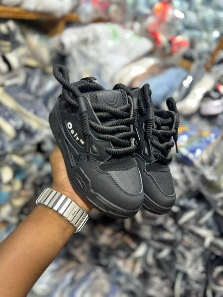 Baskets noir OGYI enfants