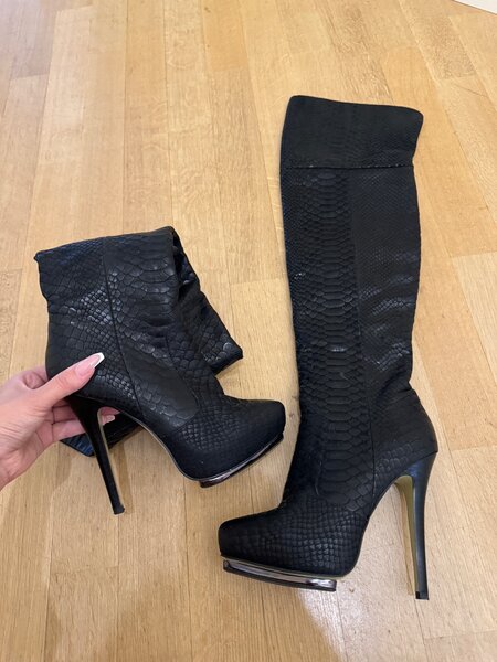 Женские стильные сапоги