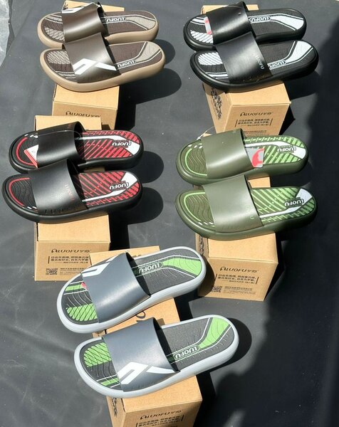 Claquettes confortables homme