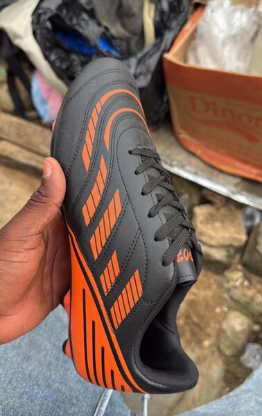 Chaussures de football colorées