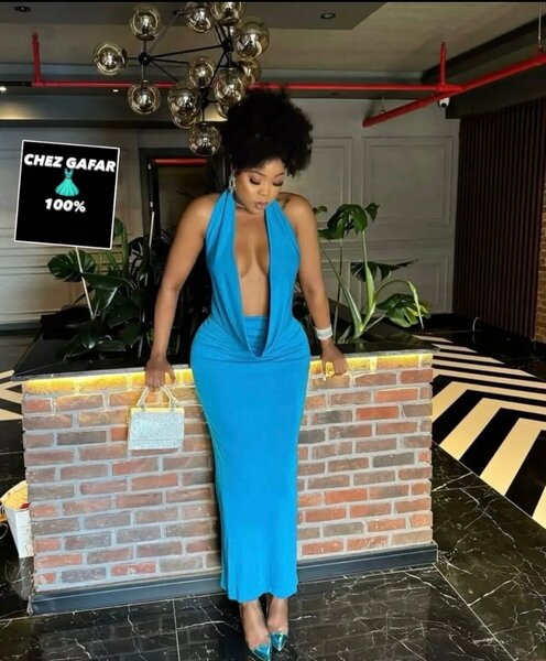 Robe élégante dos nu