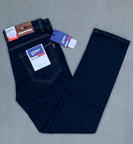 Jeans Levi's et Tommy