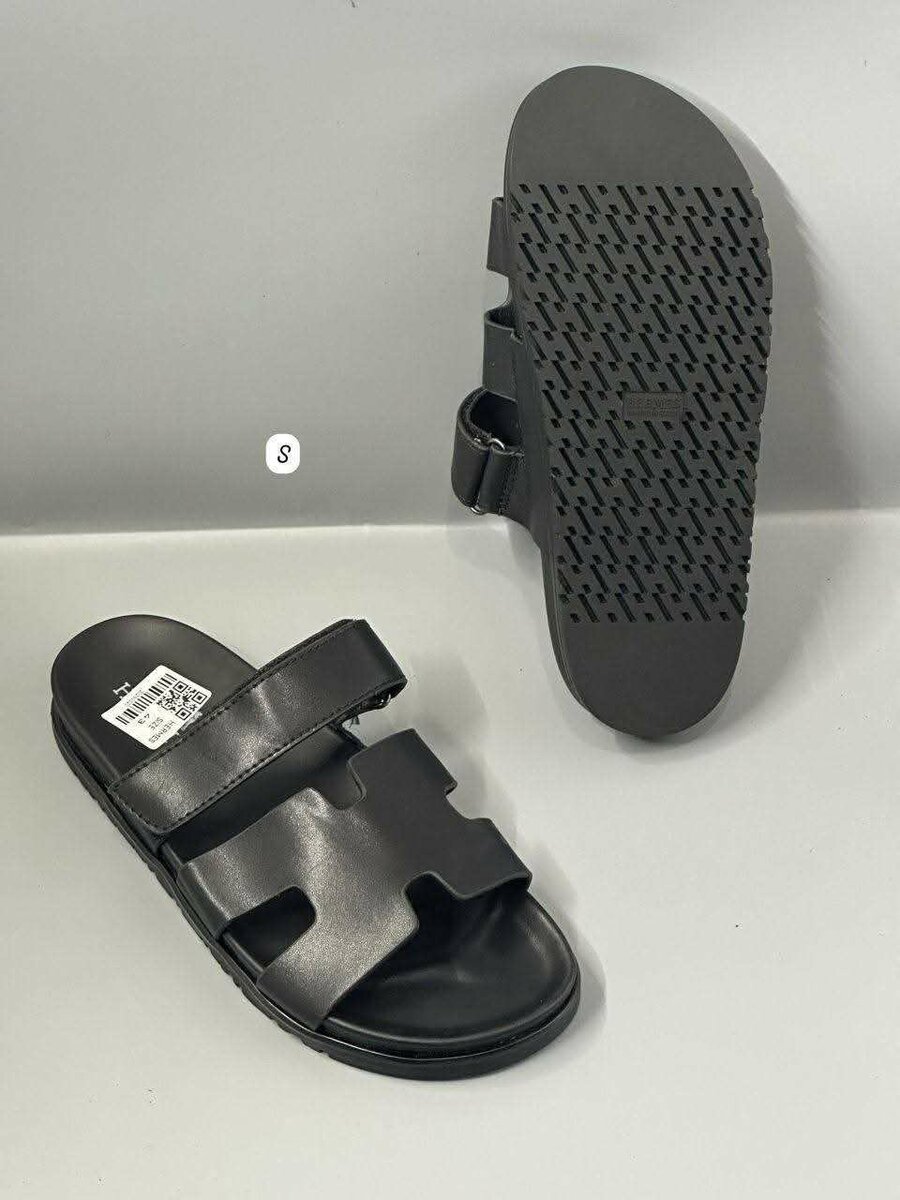 Sandales en cuir noir élégantes