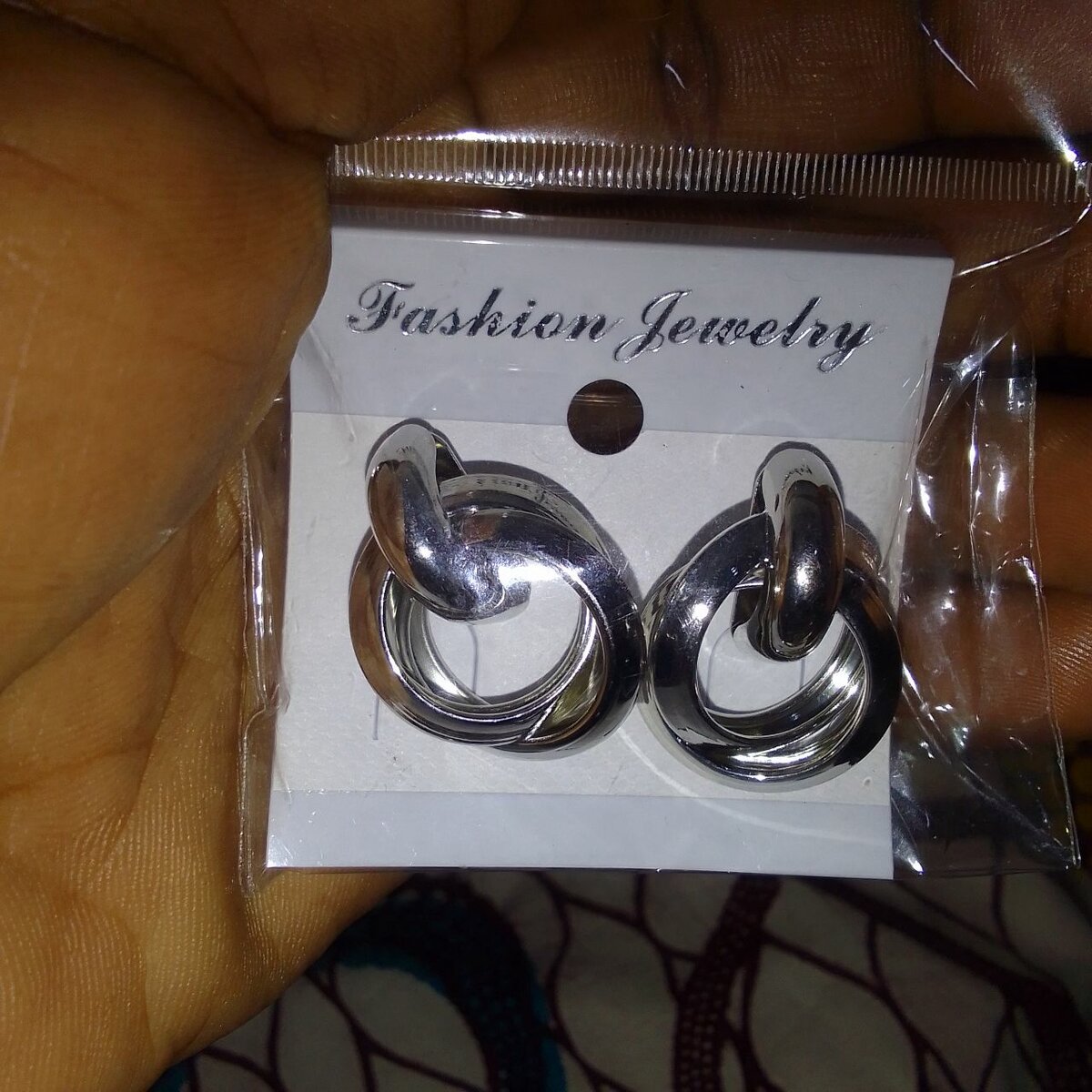 Boucles d'oreilles dorées élégantes