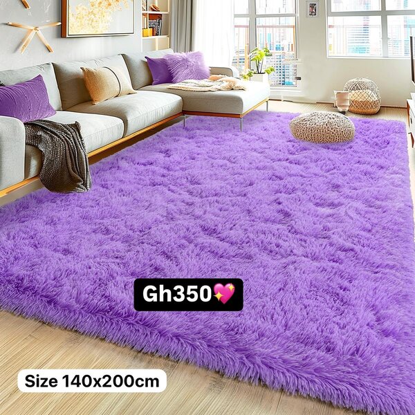 Fluffy carpet purple