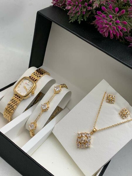 CURREN WATCH WITH BRACELET AND EARRINGS.